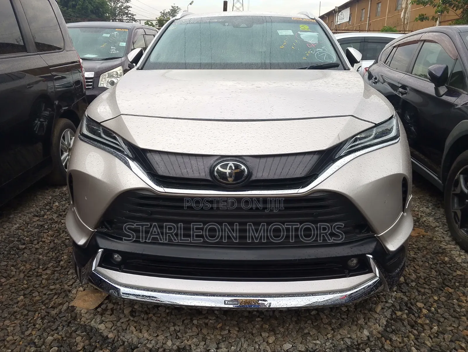 Toyota Harrier 2.0 4WD 2020 Gold