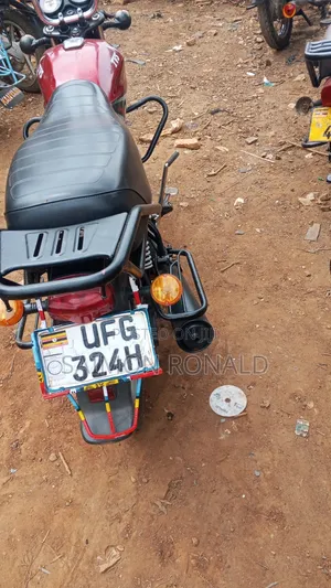 TVS HLX 125 2018 Red