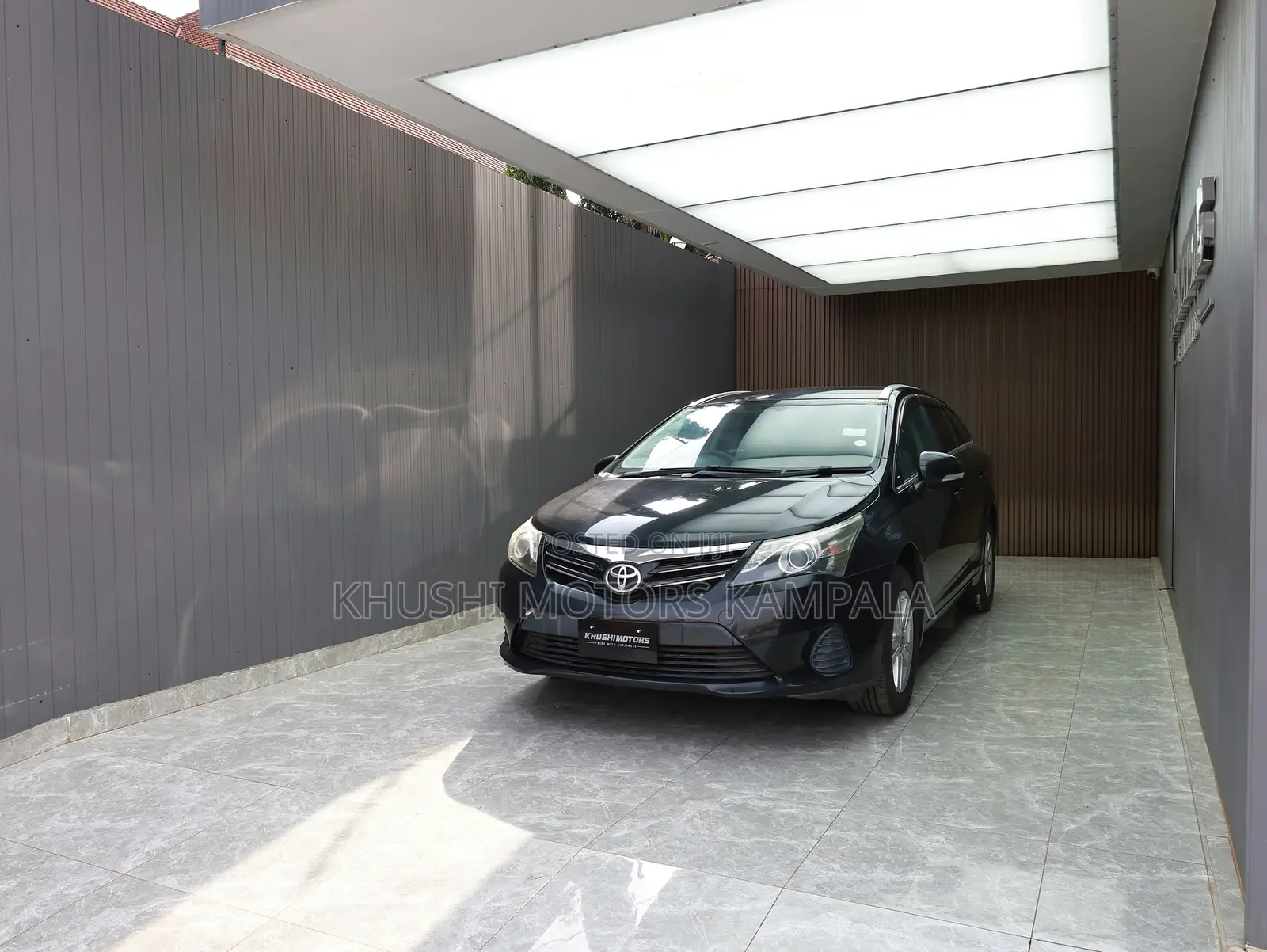 Toyota Avensis 2012 Black
