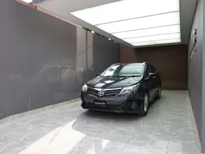 Toyota Avensis 2012 Black