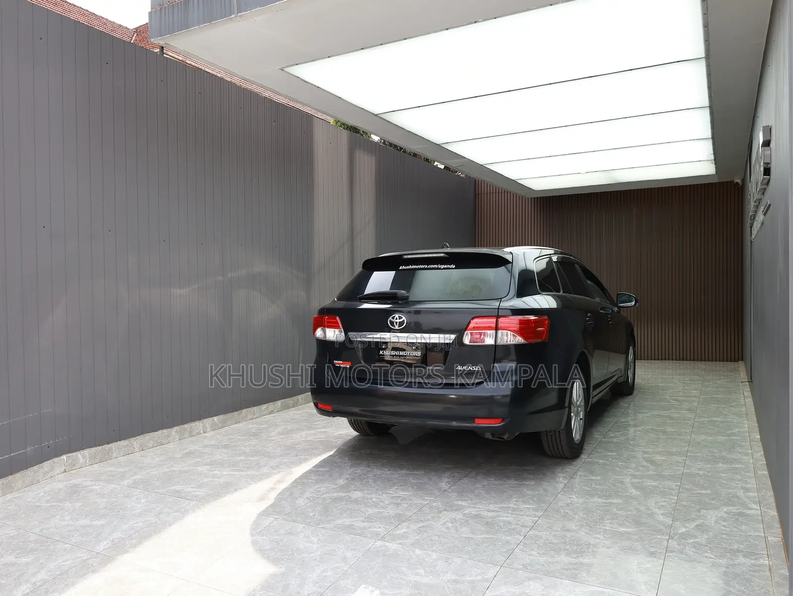 Toyota Avensis 2012 Black