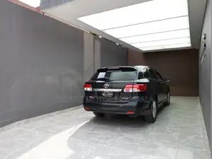 Toyota Avensis 2012 Black