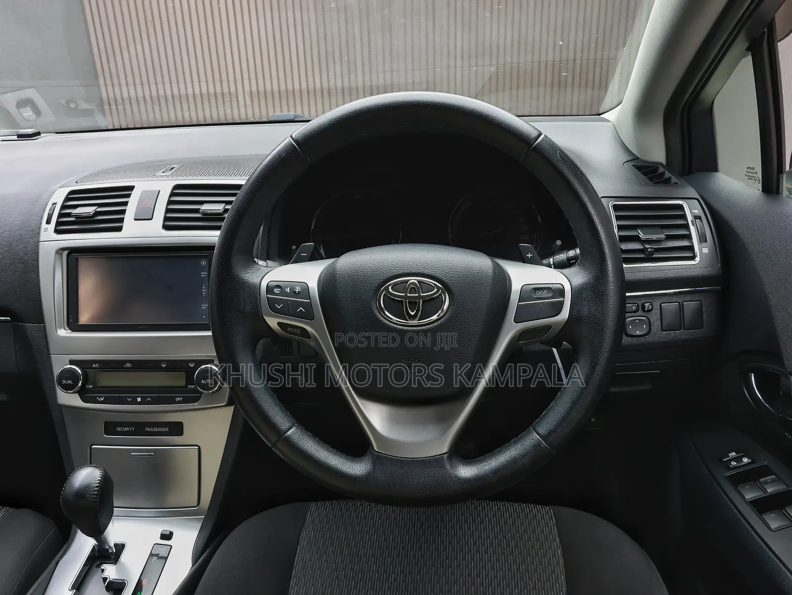 Toyota Avensis 2012 Black