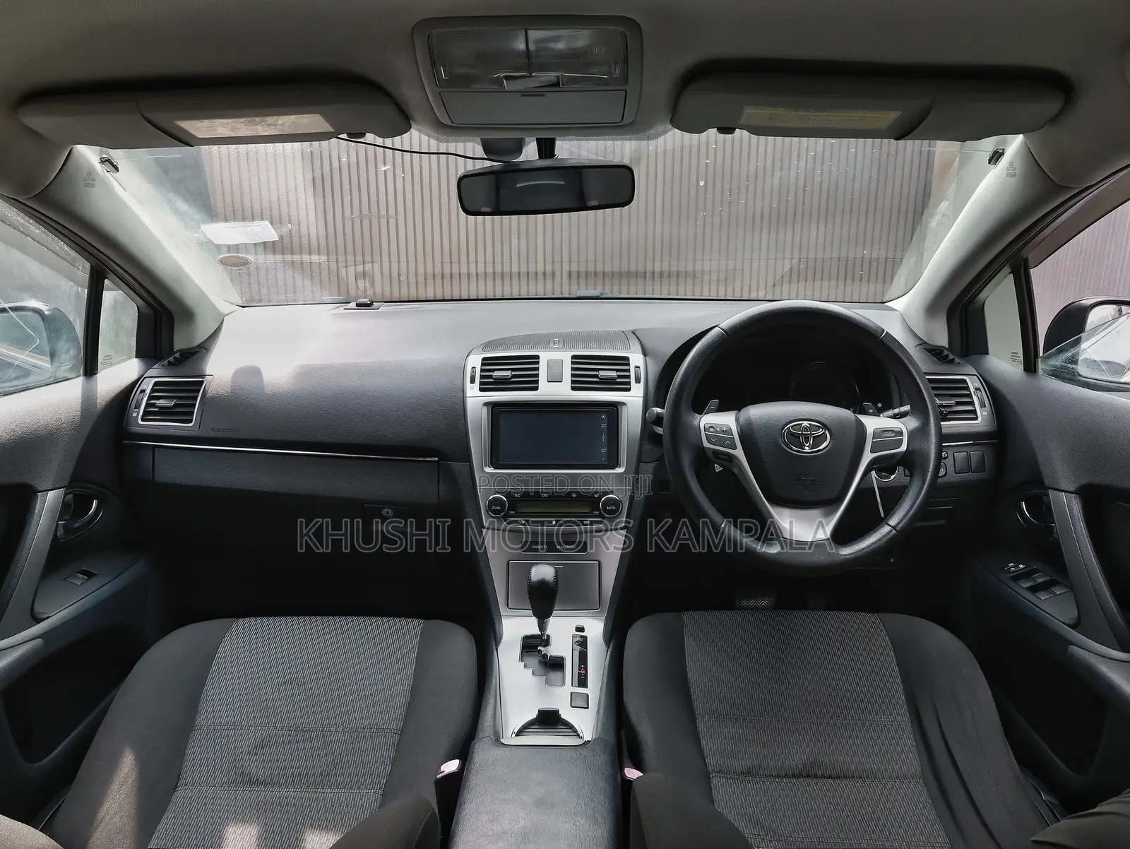 Toyota Avensis 2012 Black