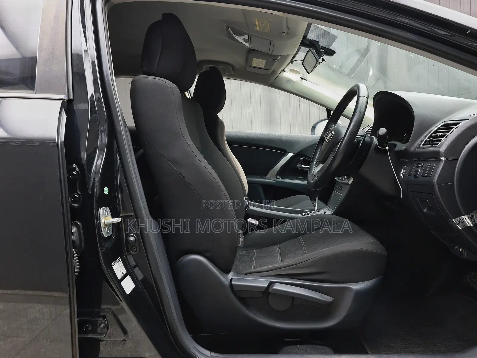 Toyota Avensis 2012 Black