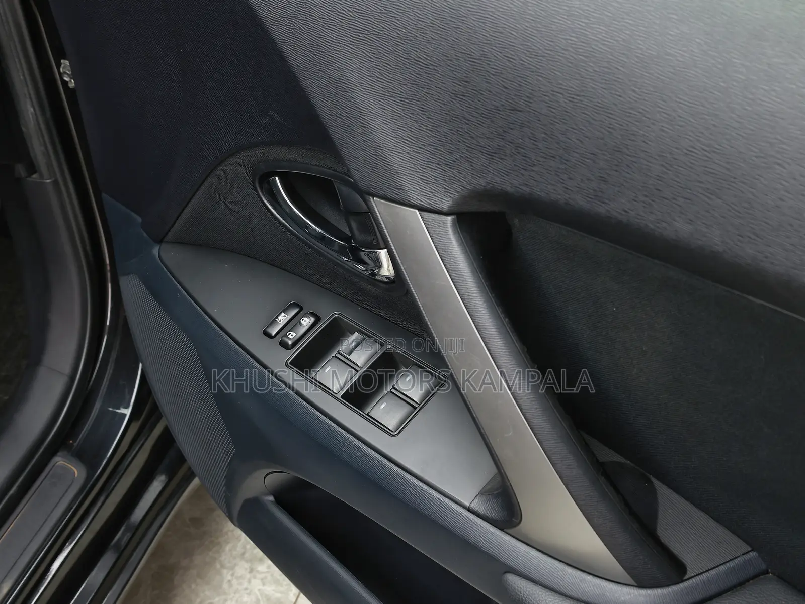Toyota Avensis 2012 Black