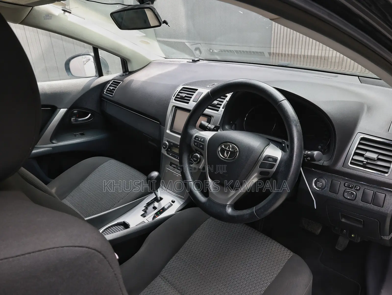 Toyota Avensis 2012 Black