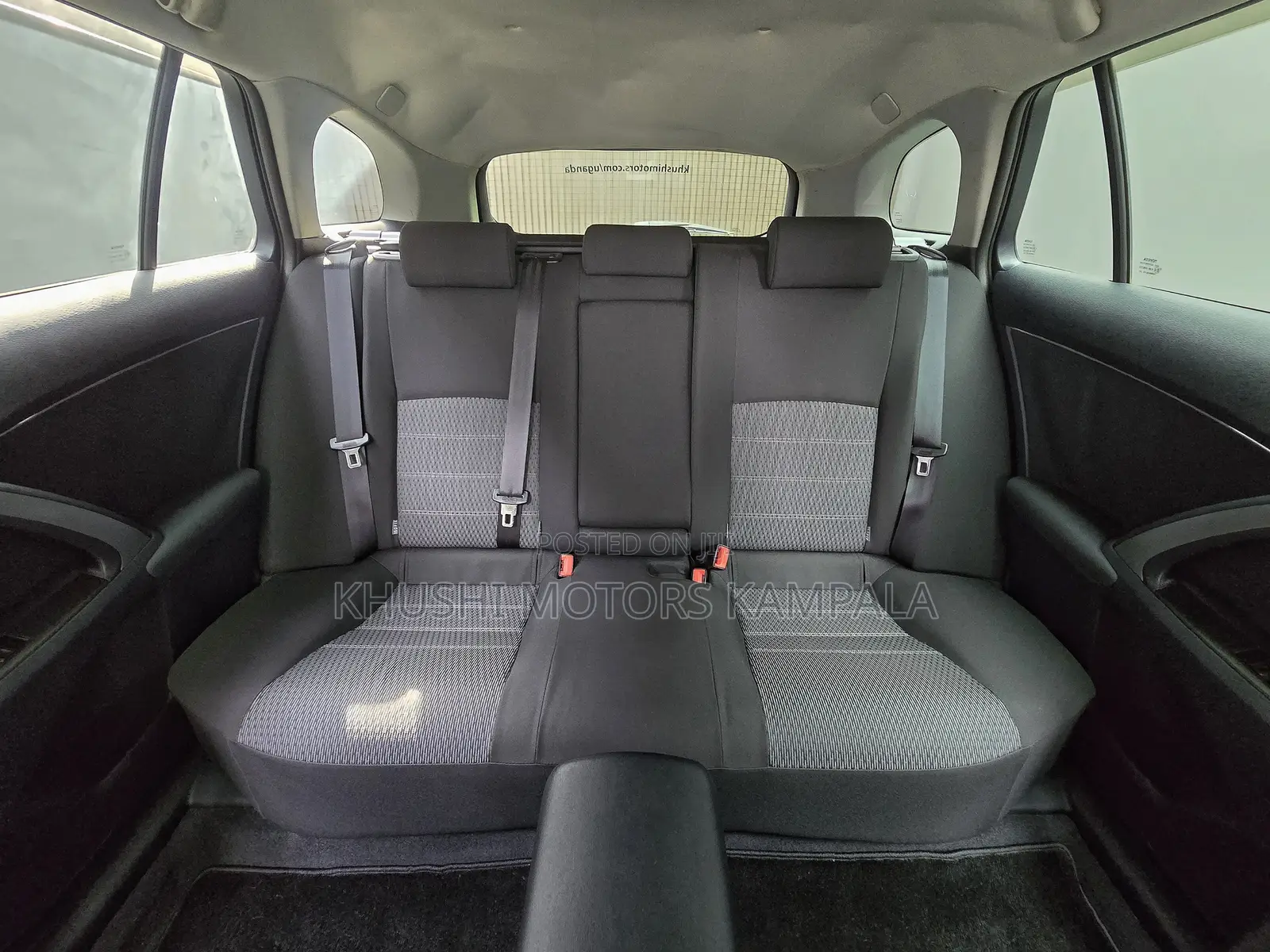 Toyota Avensis 2012 Black