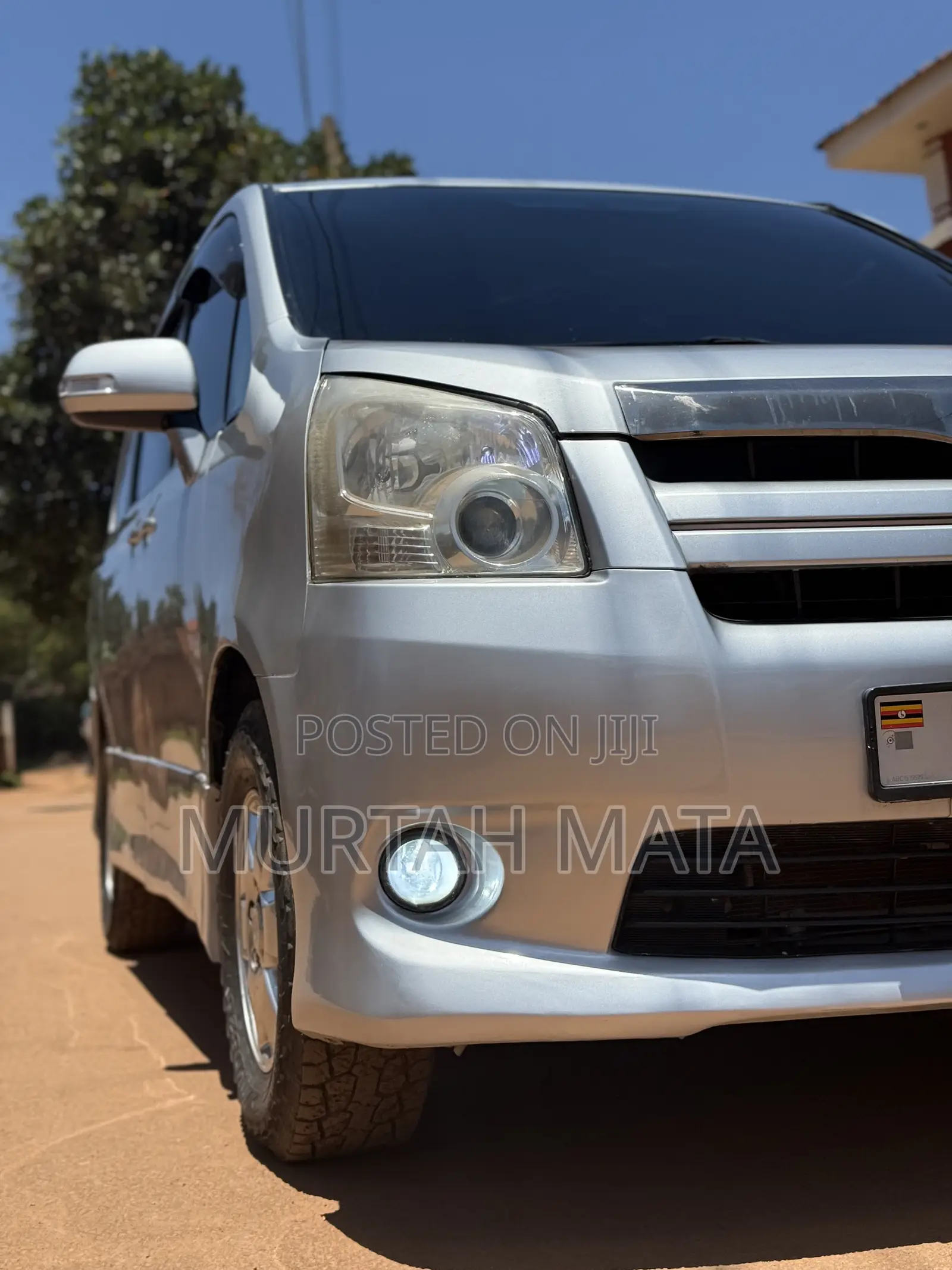 Toyota Noah 2.0 143hp AWD (8 Seater) 2009 Silver