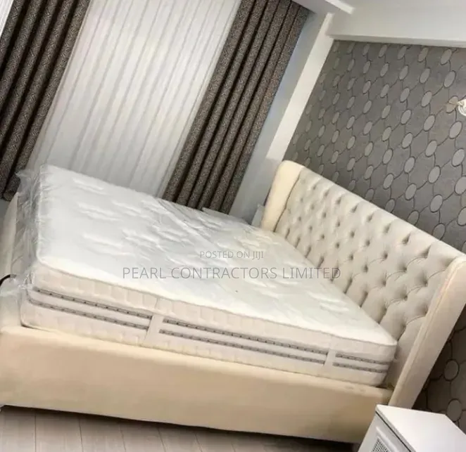 Beds/Chesterfield Leather Bed.