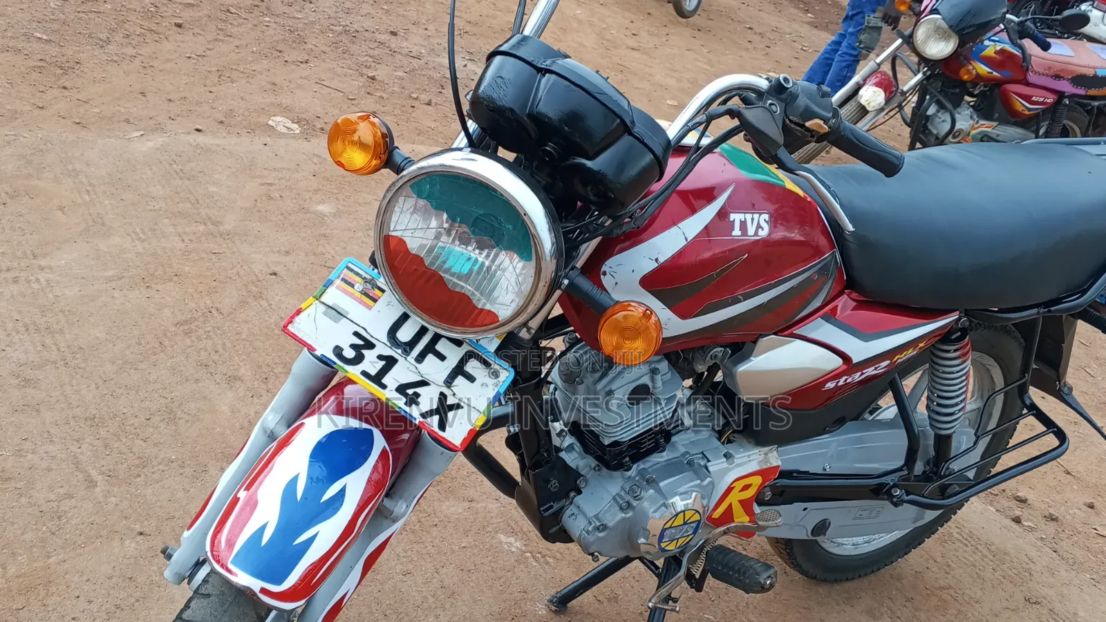 TVS HLX 125 2022 Red