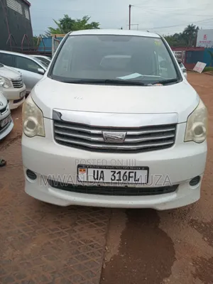 Toyota Noah 2011 White