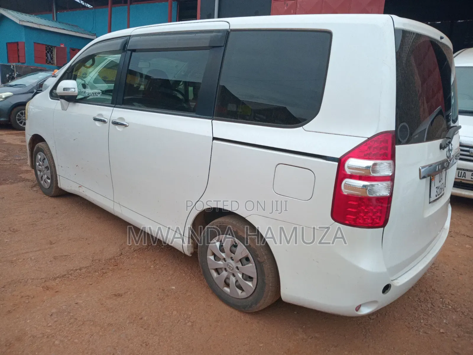 Toyota Noah 2011 White