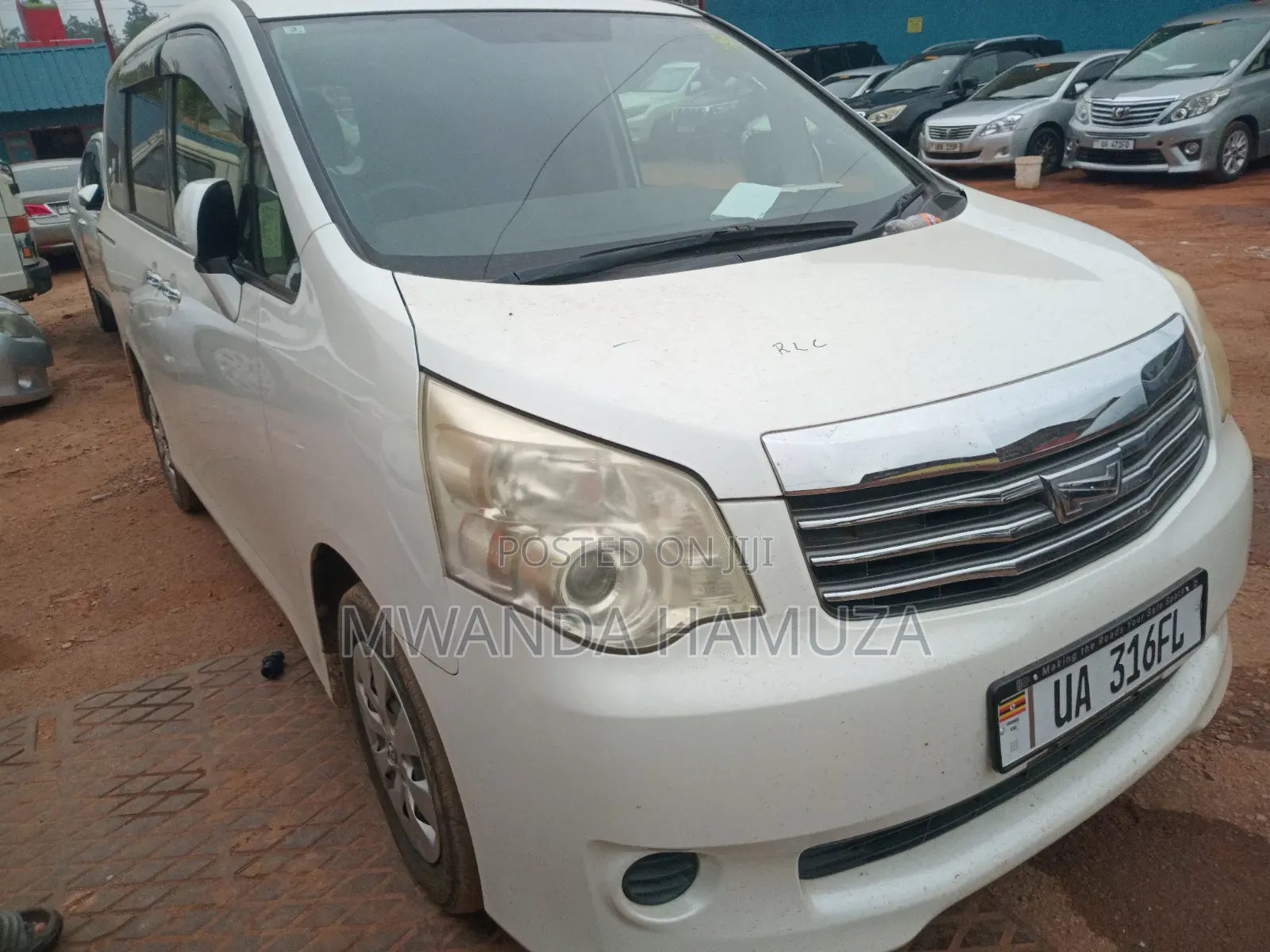 Toyota Noah 2011 White