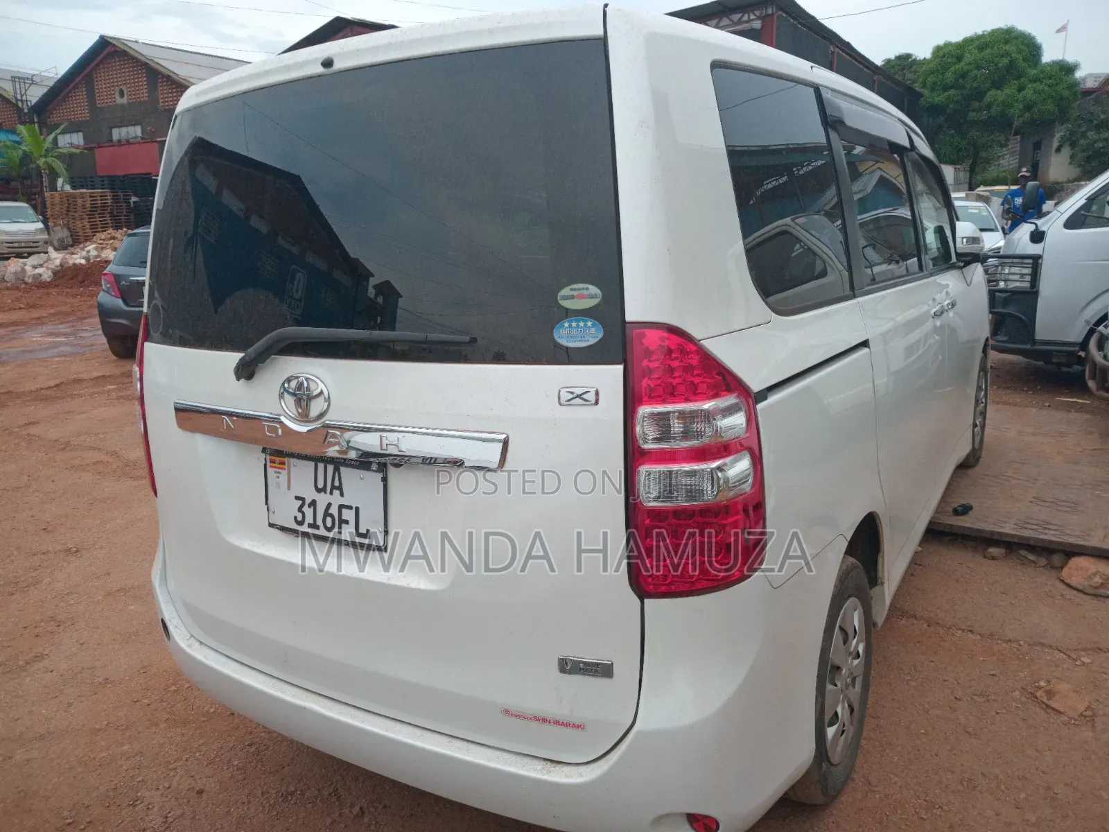 Toyota Noah 2011 White