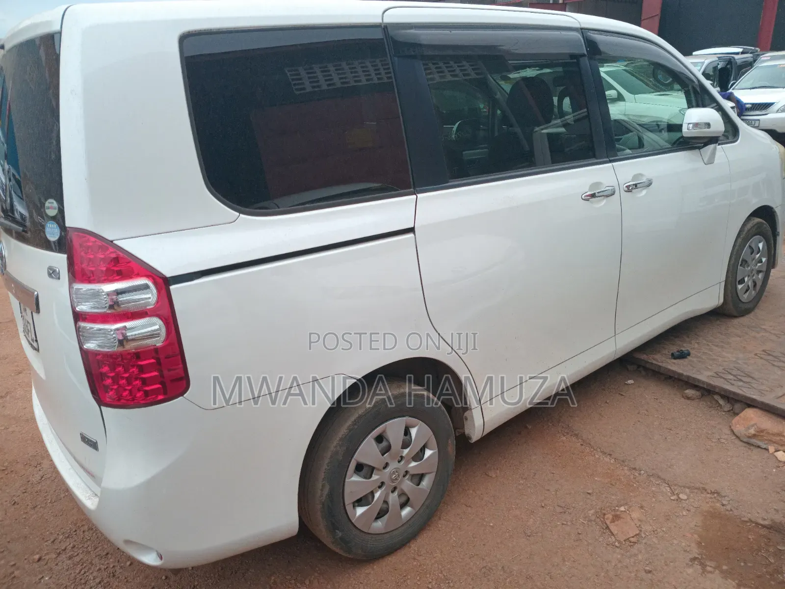Toyota Noah 2011 White