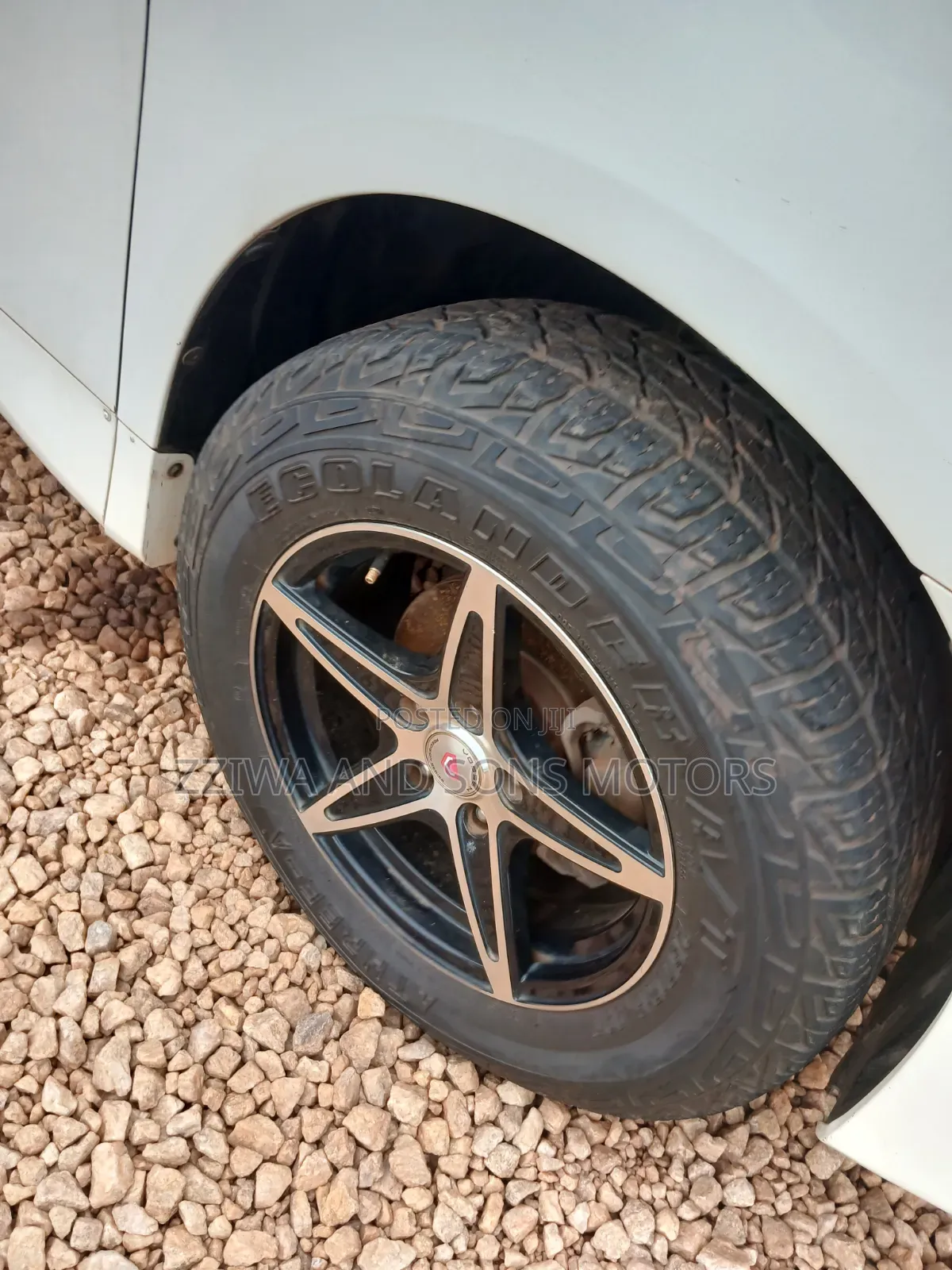 Toyota Noah 2.0 143hp FWD (8 Seater) 2009 White