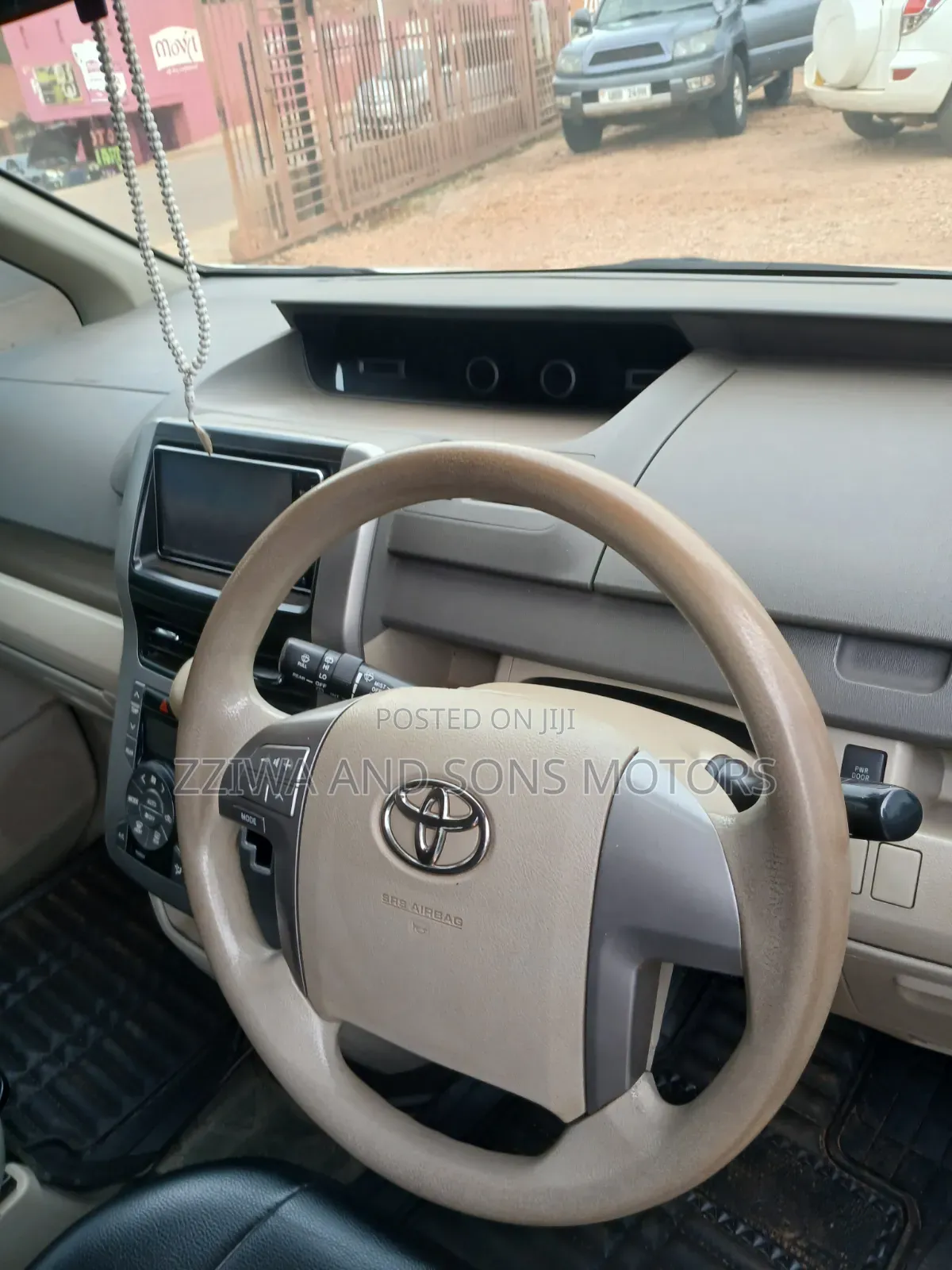 Toyota Noah 2.0 143hp FWD (8 Seater) 2009 White