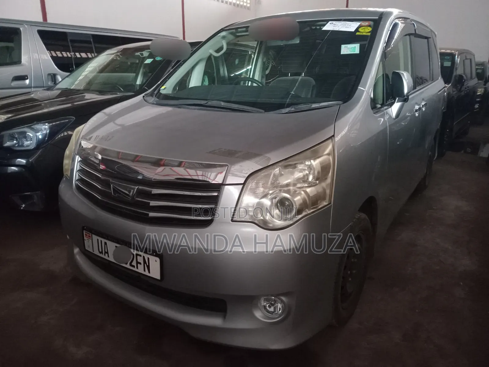 Toyota Noah 2012 Silver