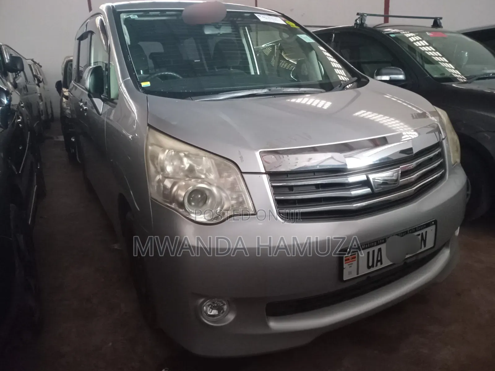 Toyota Noah 2012 Silver