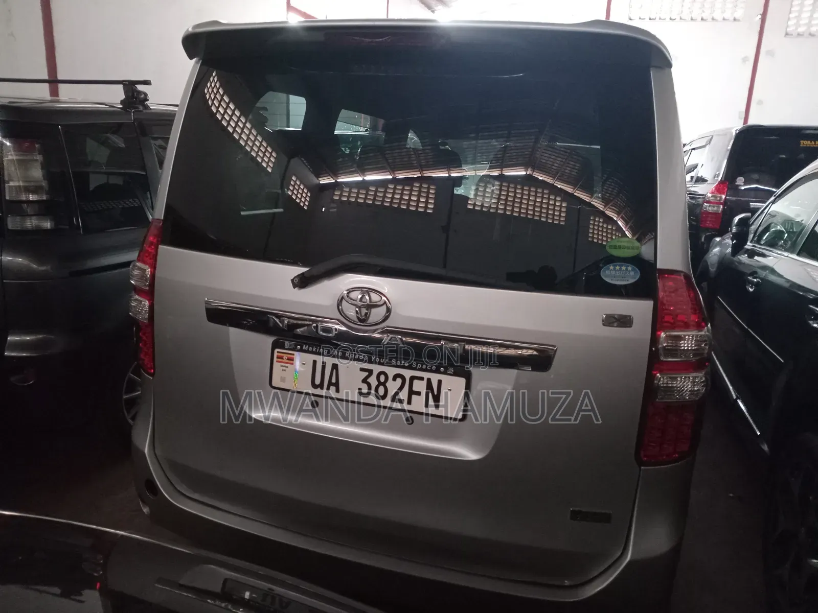 Toyota Noah 2012 Silver
