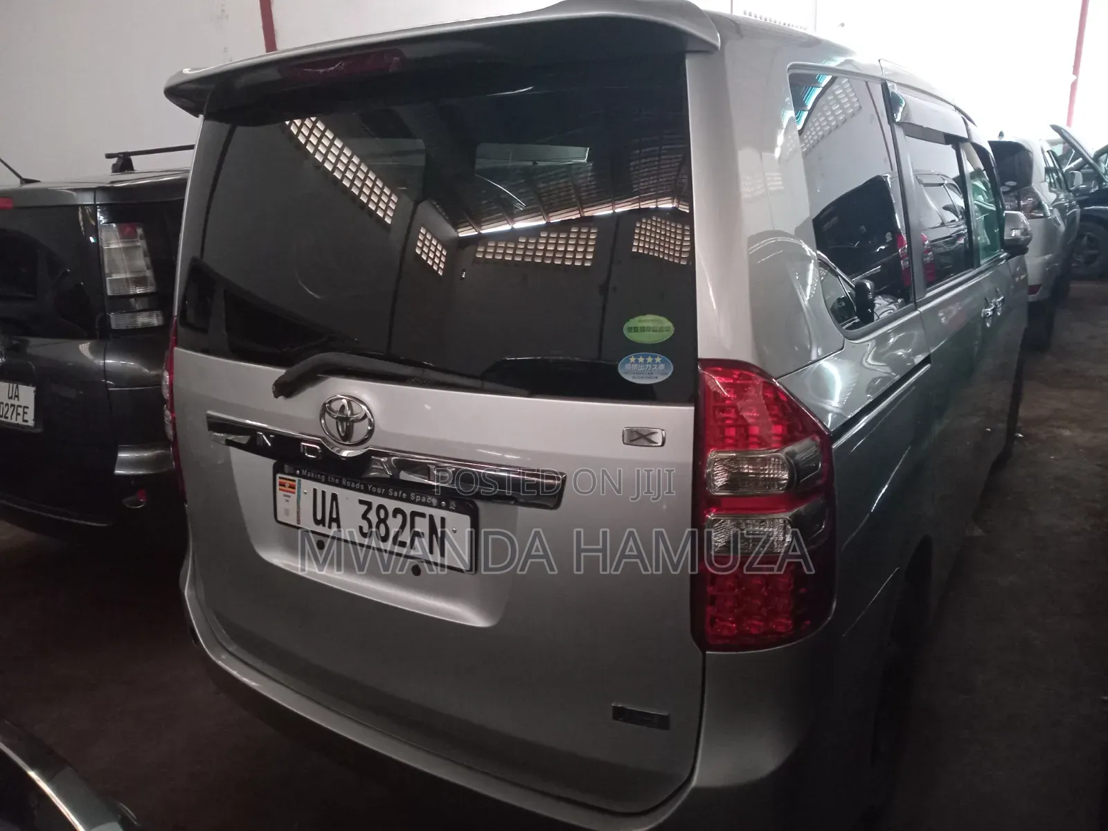 Toyota Noah 2012 Silver