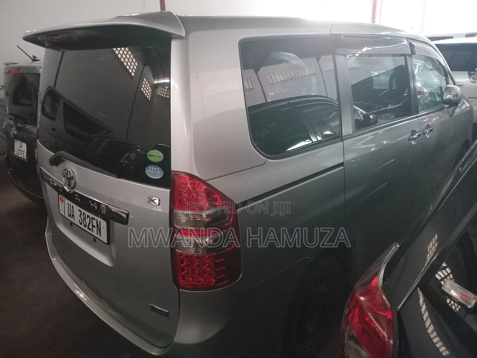 Toyota Noah 2012 Silver