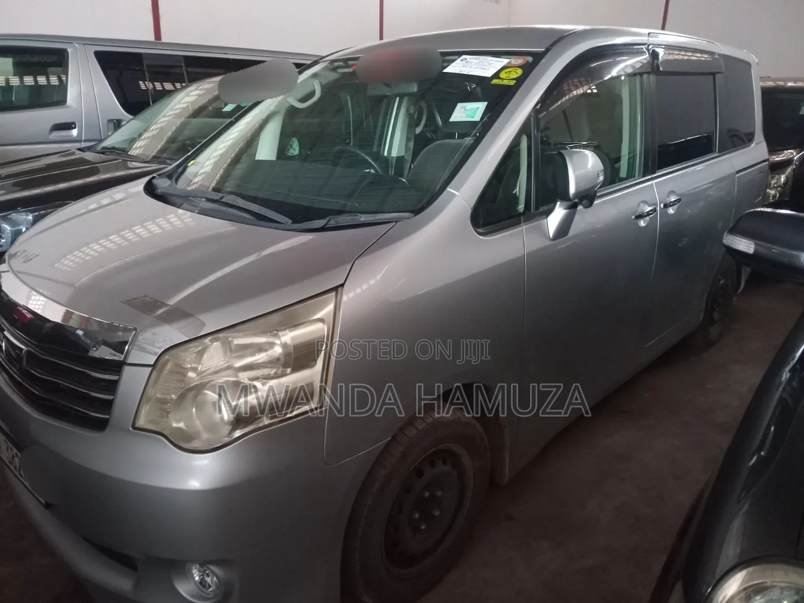 Toyota Noah 2012 Silver
