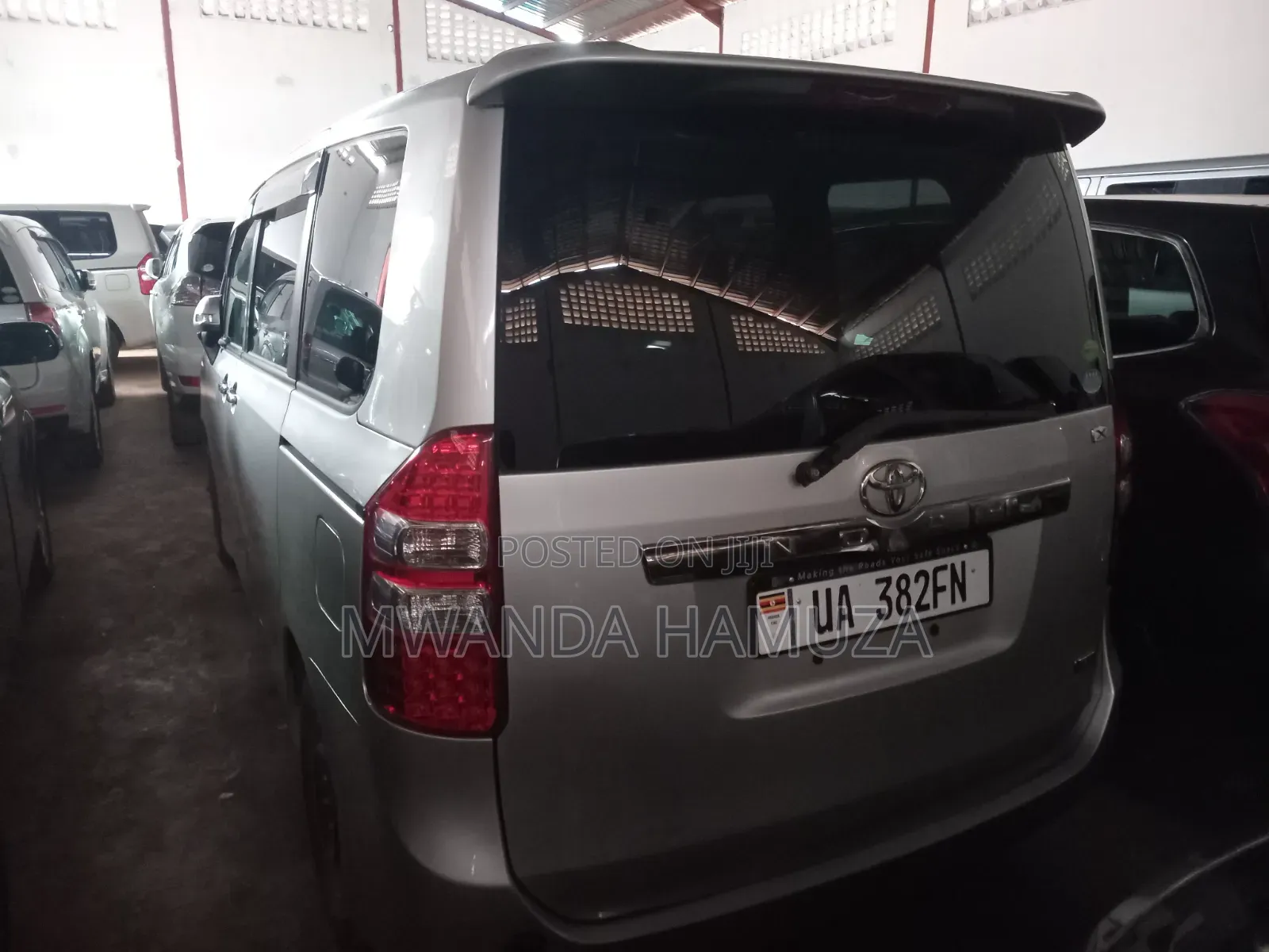 Toyota Noah 2012 Silver