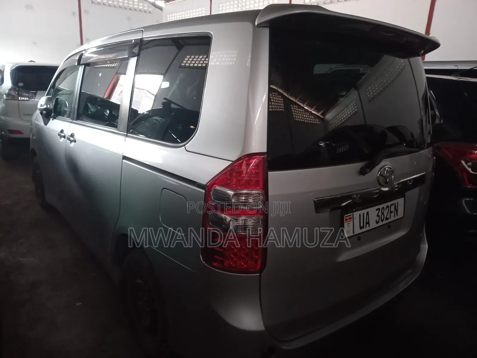 Toyota Noah 2012 Silver