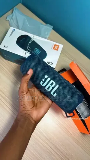JBL Flip 6 Bass Speaker