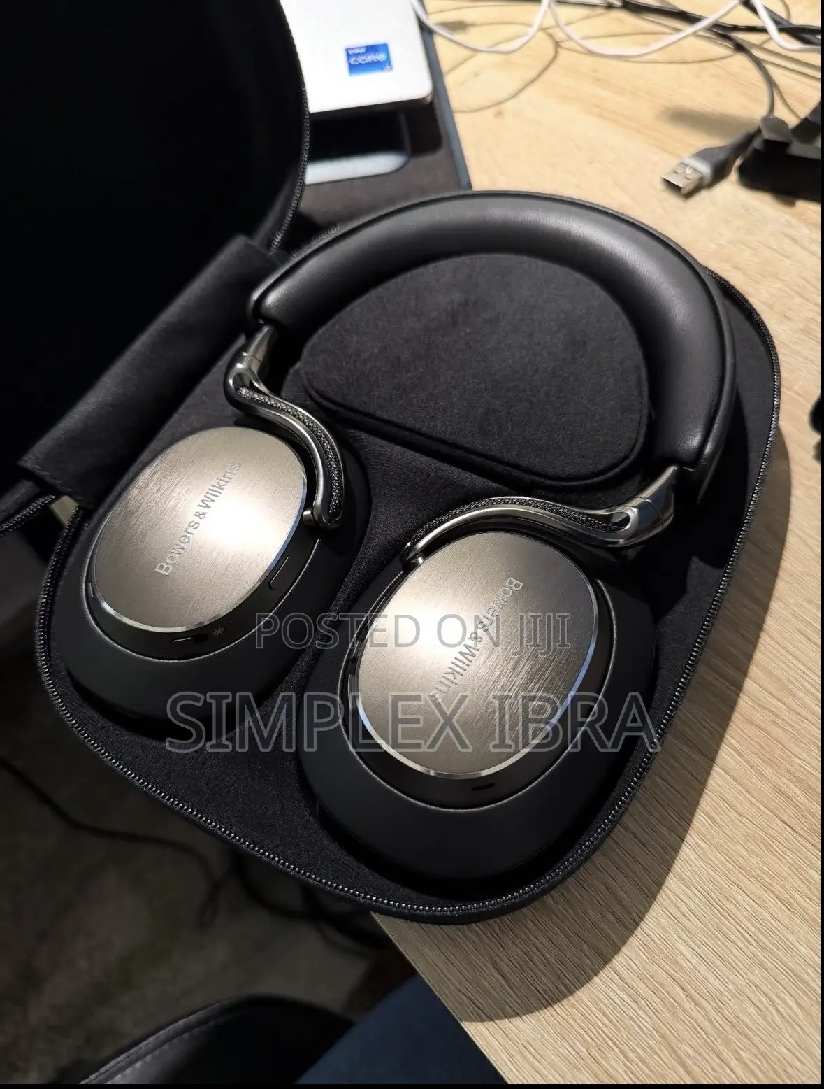 Bowers and Wilkins Px8