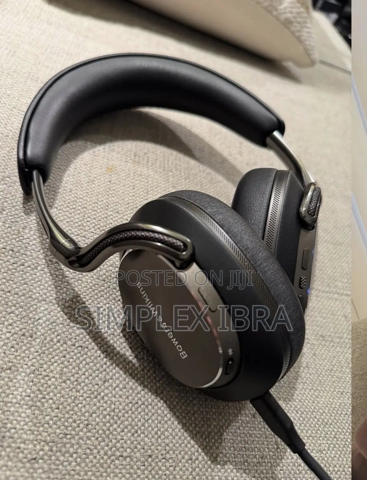 Bowers and Wilkins Px8