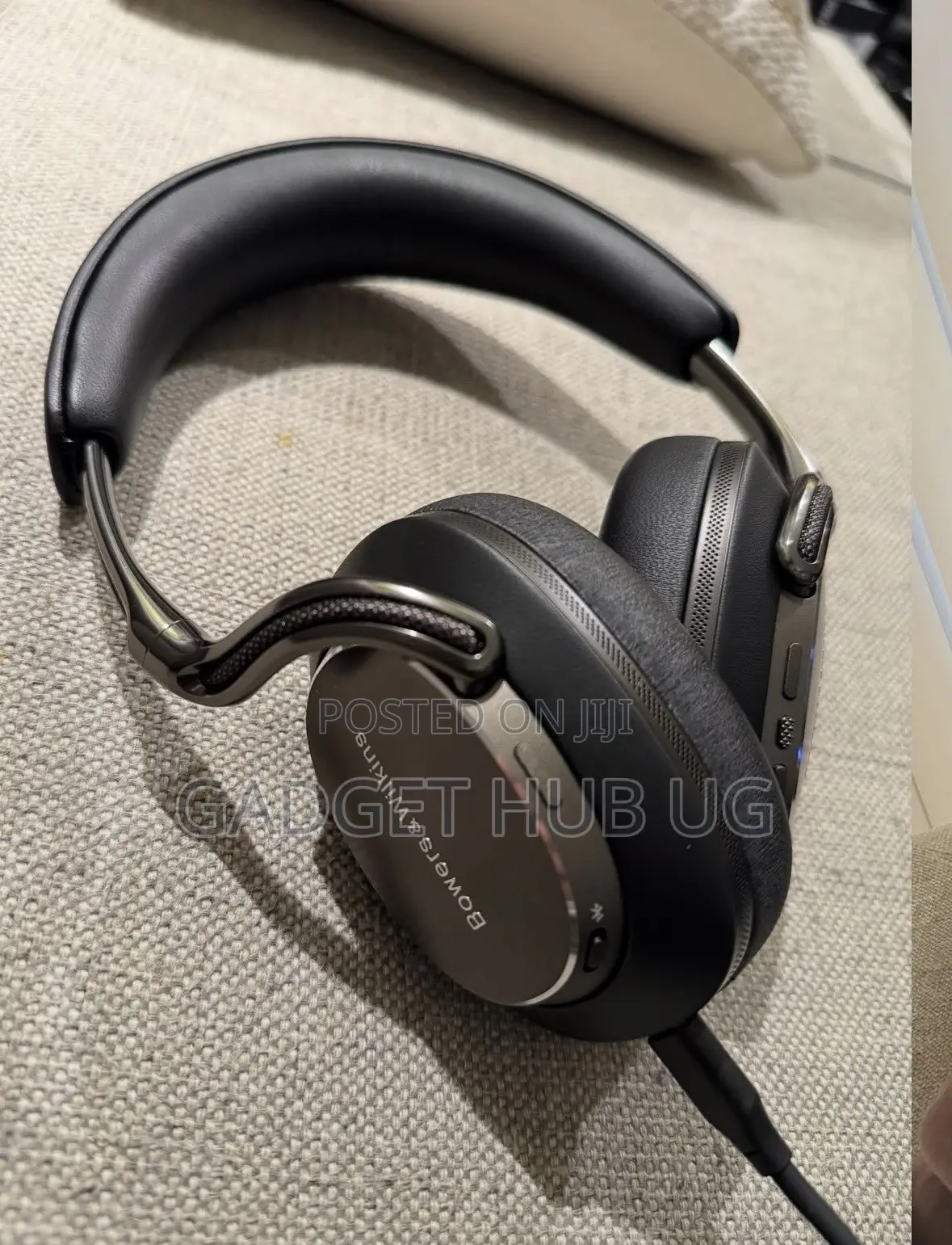 Bowers and Wilkins Px8
