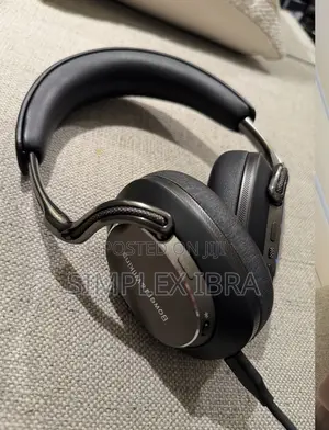 Bowers and Wilkins Px8