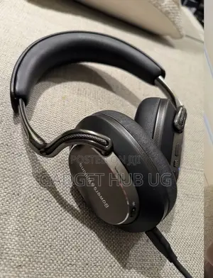 Bowers and Wilkins Px8