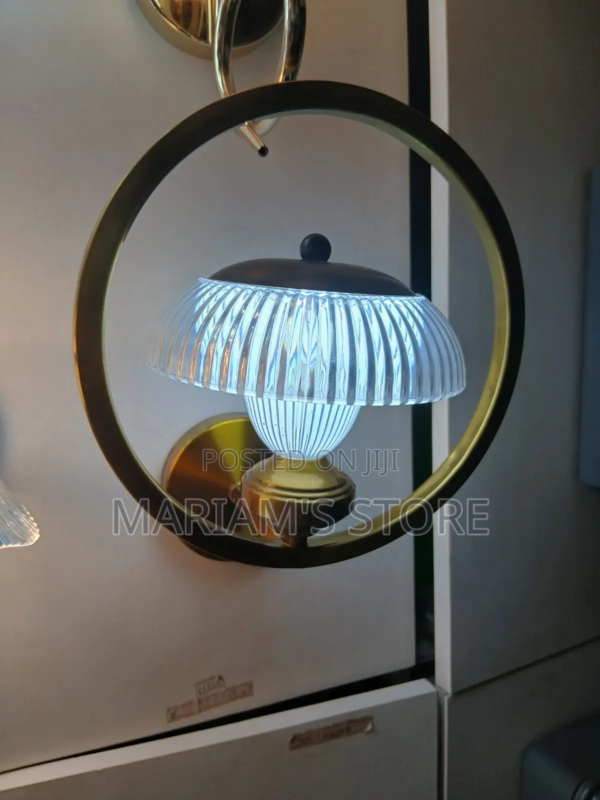 Modern Gold Wall Light in Mushroom-Shaped