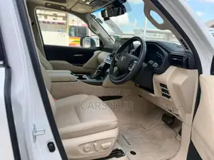 Toyota Land Cruiser LC300 2023 White