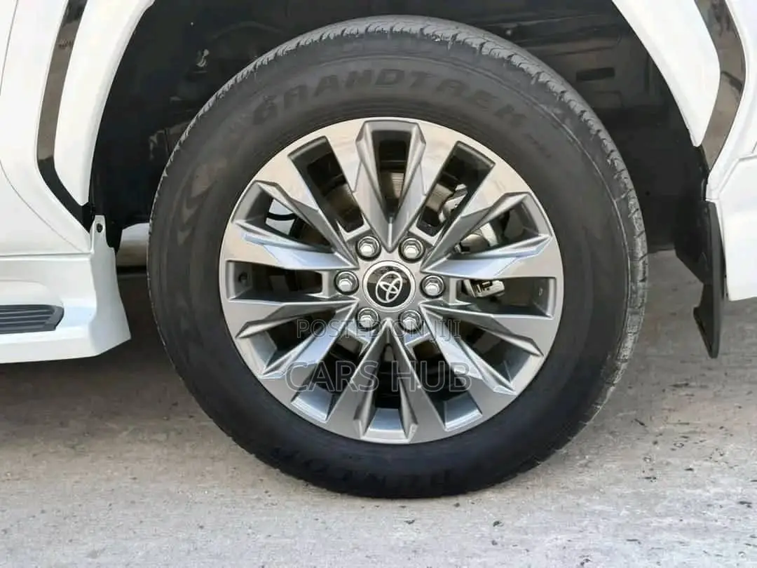 Toyota Land Cruiser LC300 2023 White