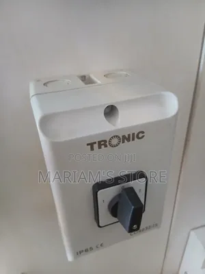 Manual Changeover Switch (Specifically Model CO4032-IS 32A)