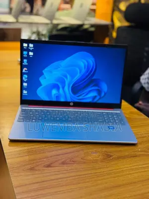 New Laptop HP 15 8GB Intel Core i7 SSD 256GB