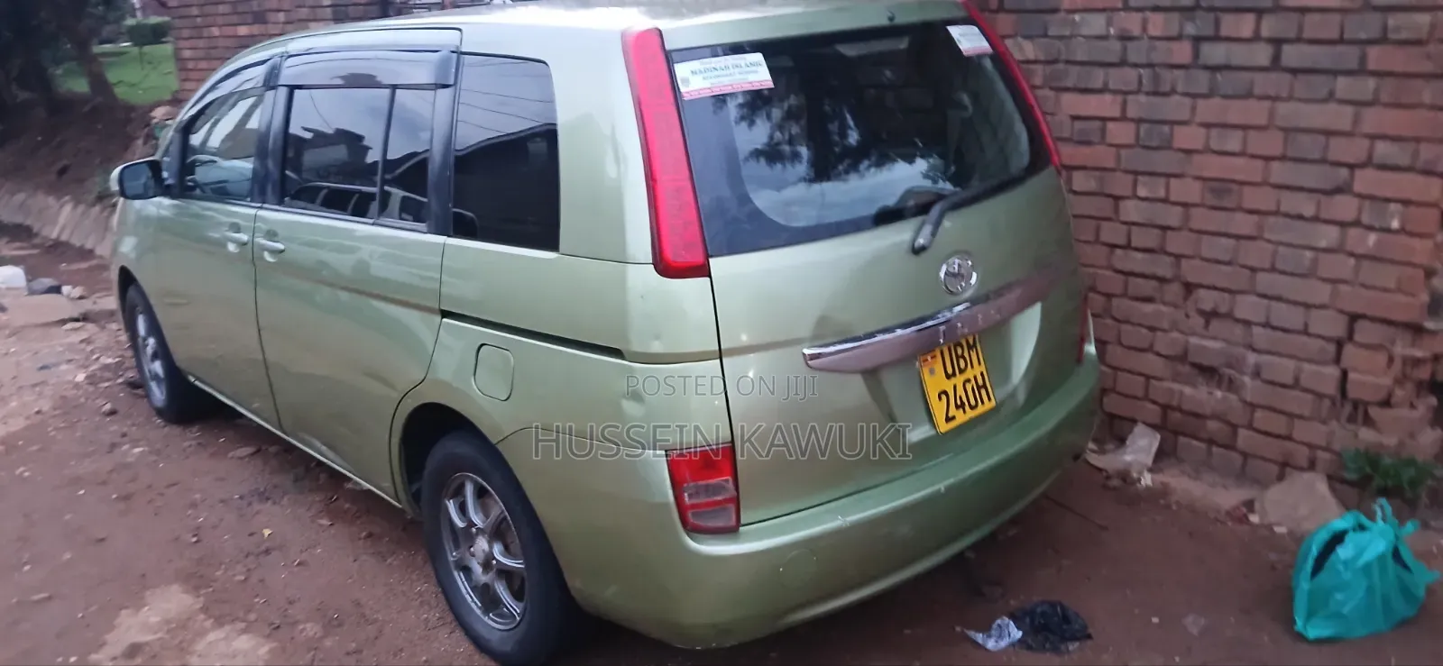 Toyota ISIS 2006 Green