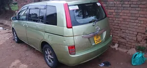 Toyota ISIS 2006 Green
