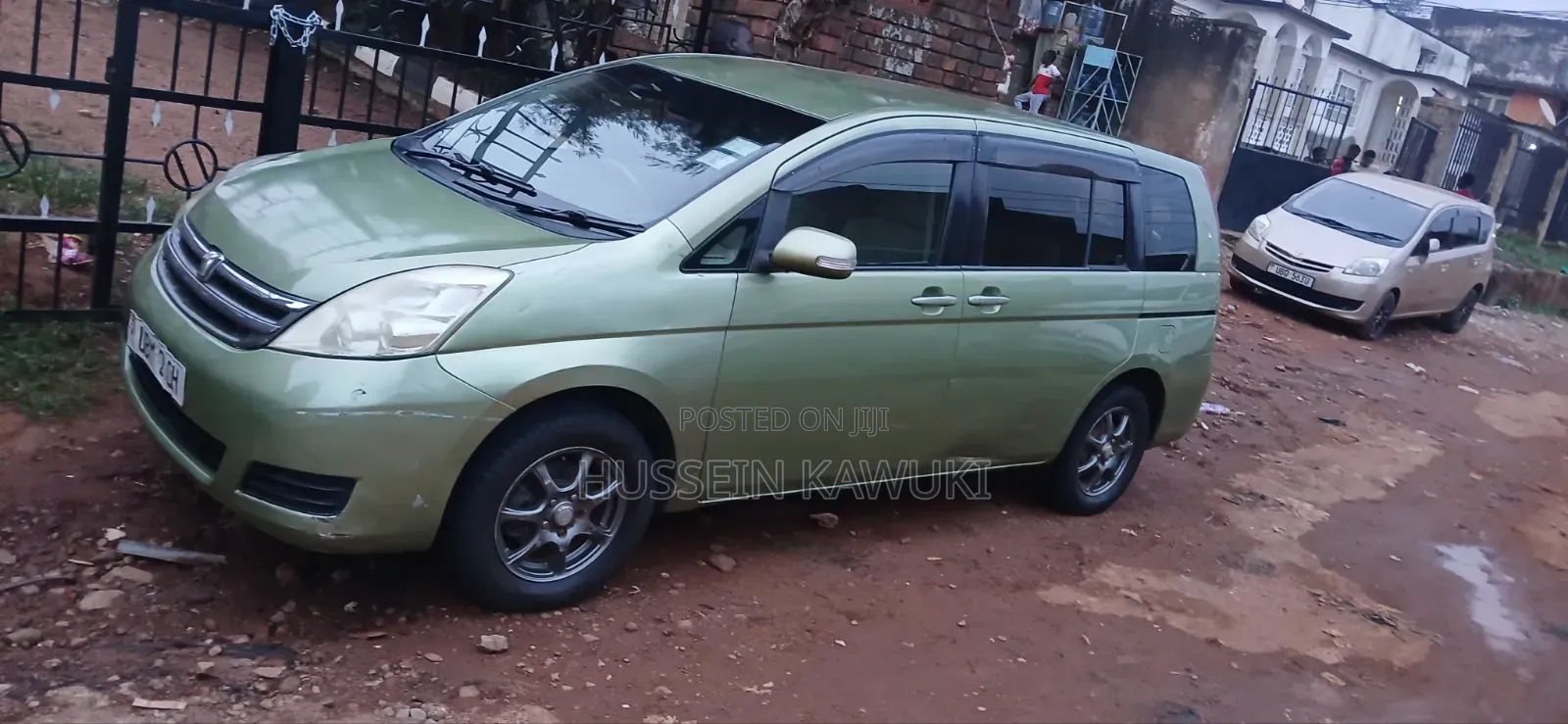 Toyota ISIS 2006 Green