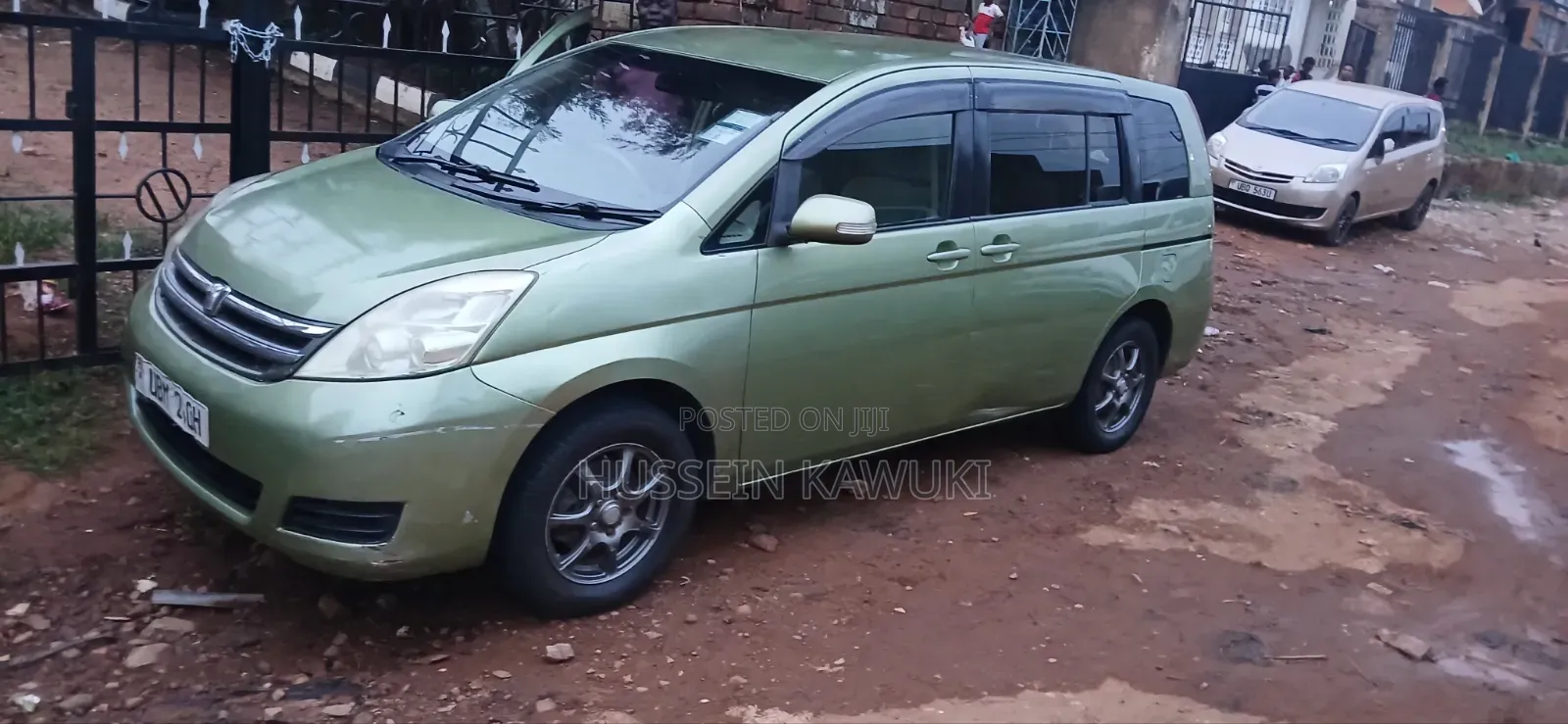 Toyota ISIS 2006 Green