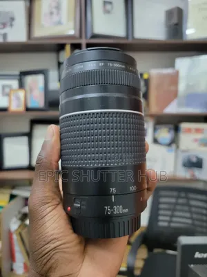 Canon Lense EF 75-300mm F/4-5.6 III