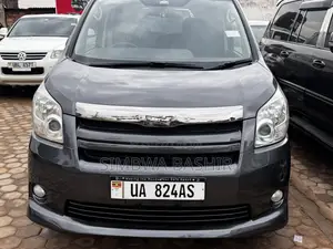 Toyota Noah 2009 Gray