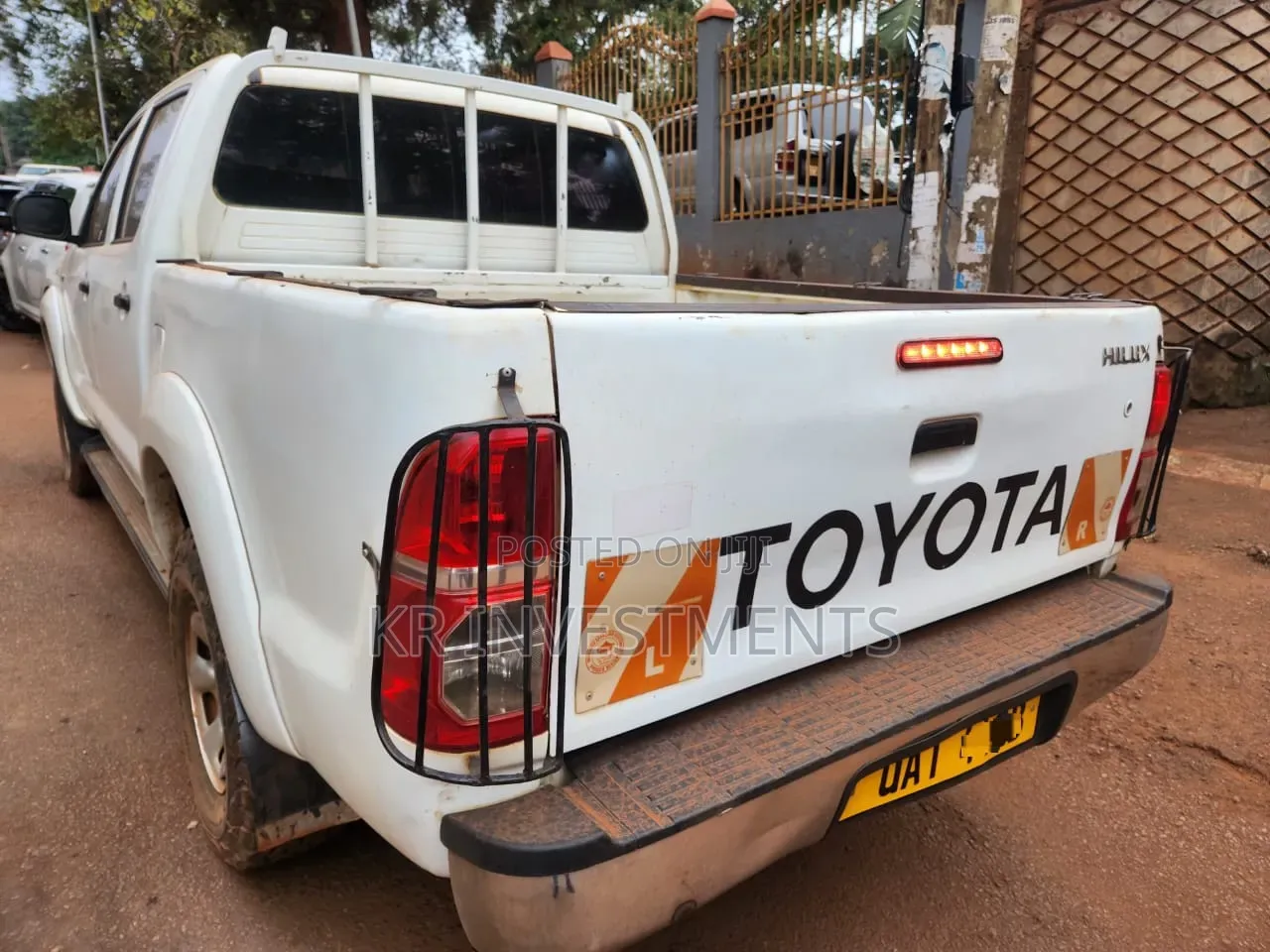 Nissan Pick-Up 2013 White