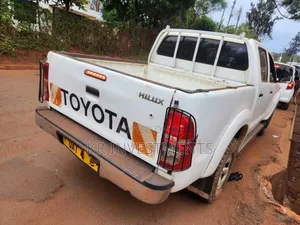 Nissan Pick-Up 2013 White