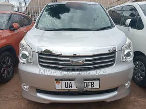 Toyota Noah 2013 Silver